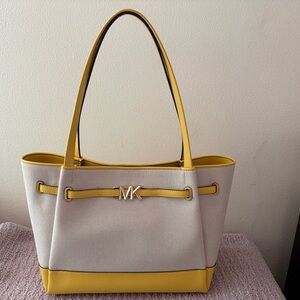 Michael Kors Tote in Yellow and Cream